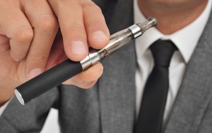 Les e-cigarettes fortes en nicotine bientôt vendues en pharmacie ?