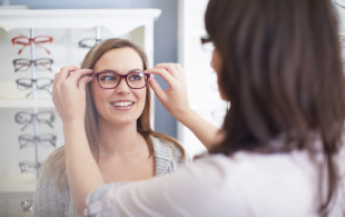 Nos pharmacies seront bientôt un vrai renfort pour les opticiens !…