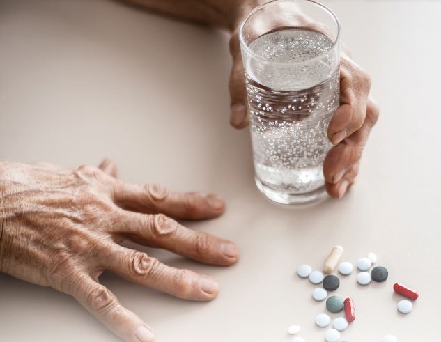 Les seniors consomment-ils trop de médicaments ?