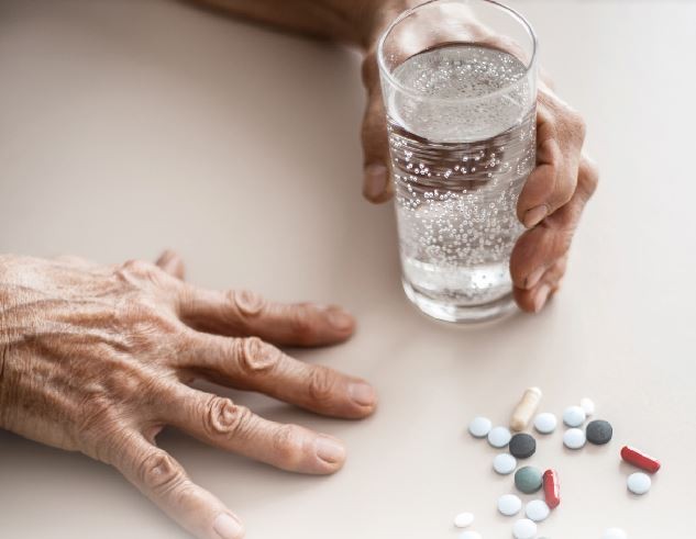 Les seniors consomment-ils trop de médicaments ?