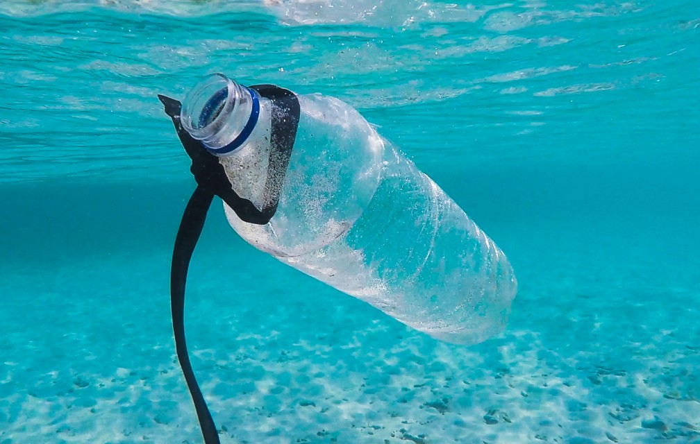 Le microplastique dans l’eau représente-il un danger pour la santé ?